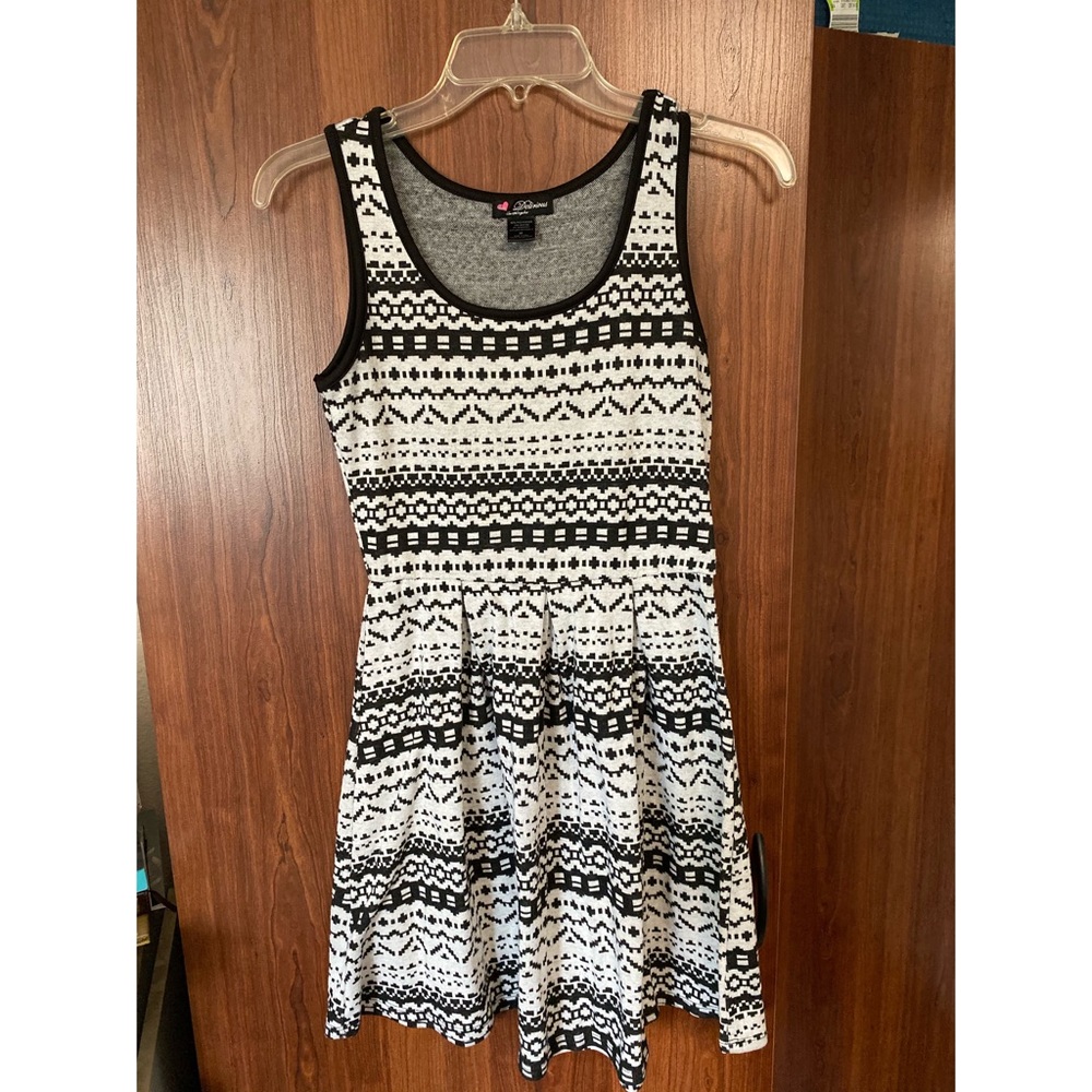 Sleeveless Black and White Dress